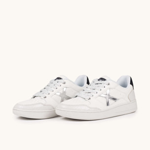 Zapatilla Urbana Blanca con Detalles Plata MUNICH LEGIT WMN 110