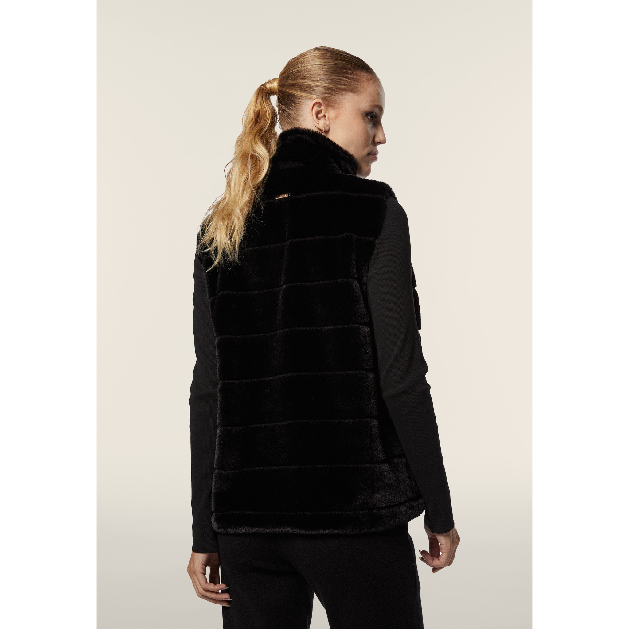 Gilet donna zip e collo alto in Pelliccia Sintetica rigata