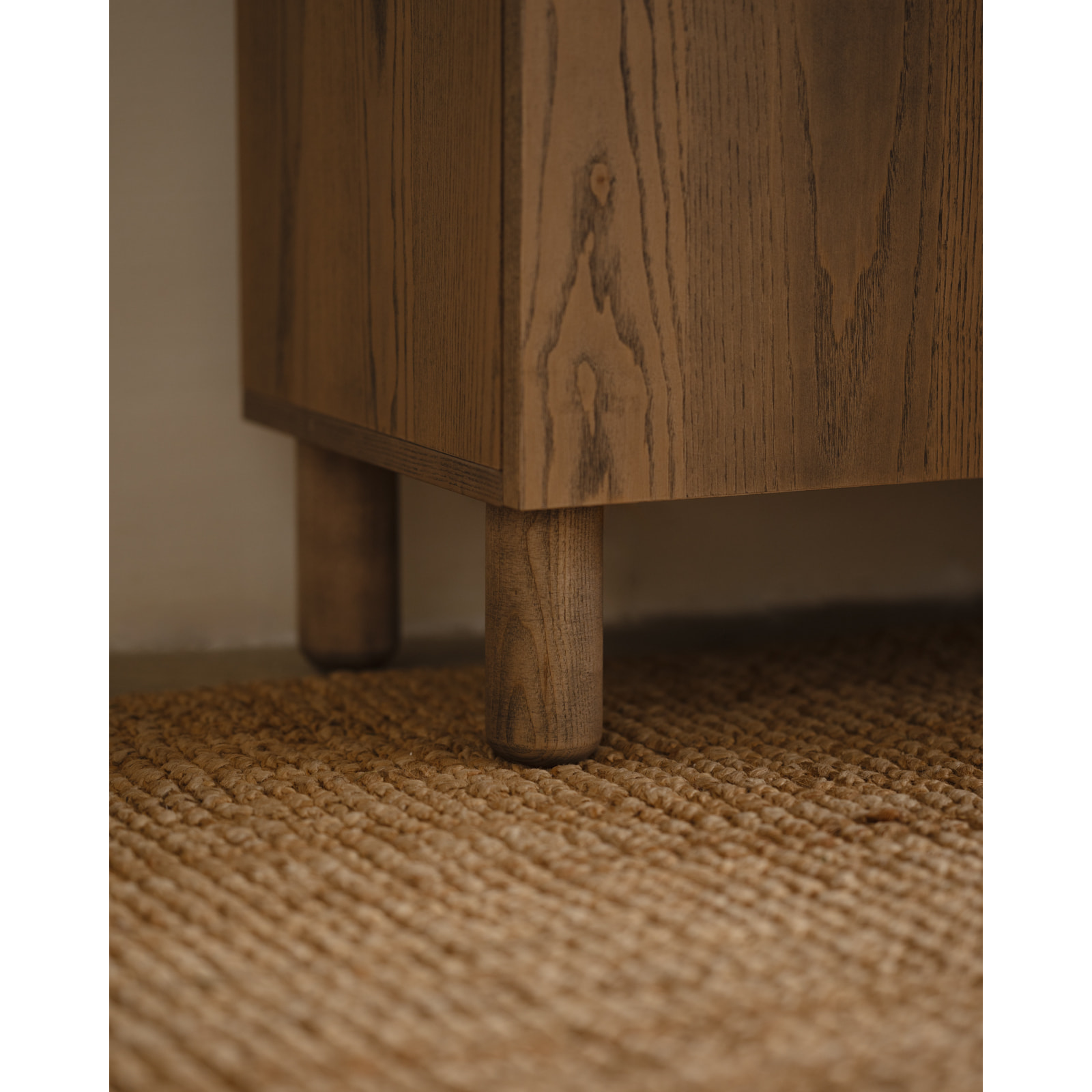 Buffet avec 3 portes en bois de placage de frêne naturel en teinte noisette de 160x40cm Hauteur: 85 Longueur: 160 Largeur: 40