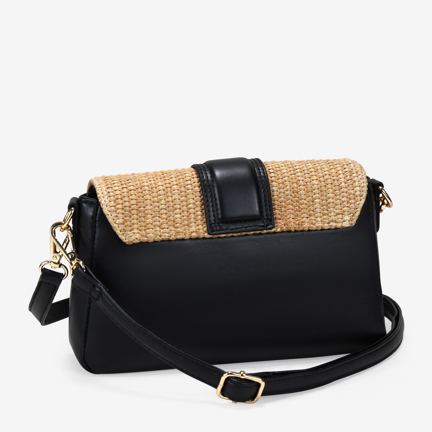 Bolso de hombro negro en rafia con solapa