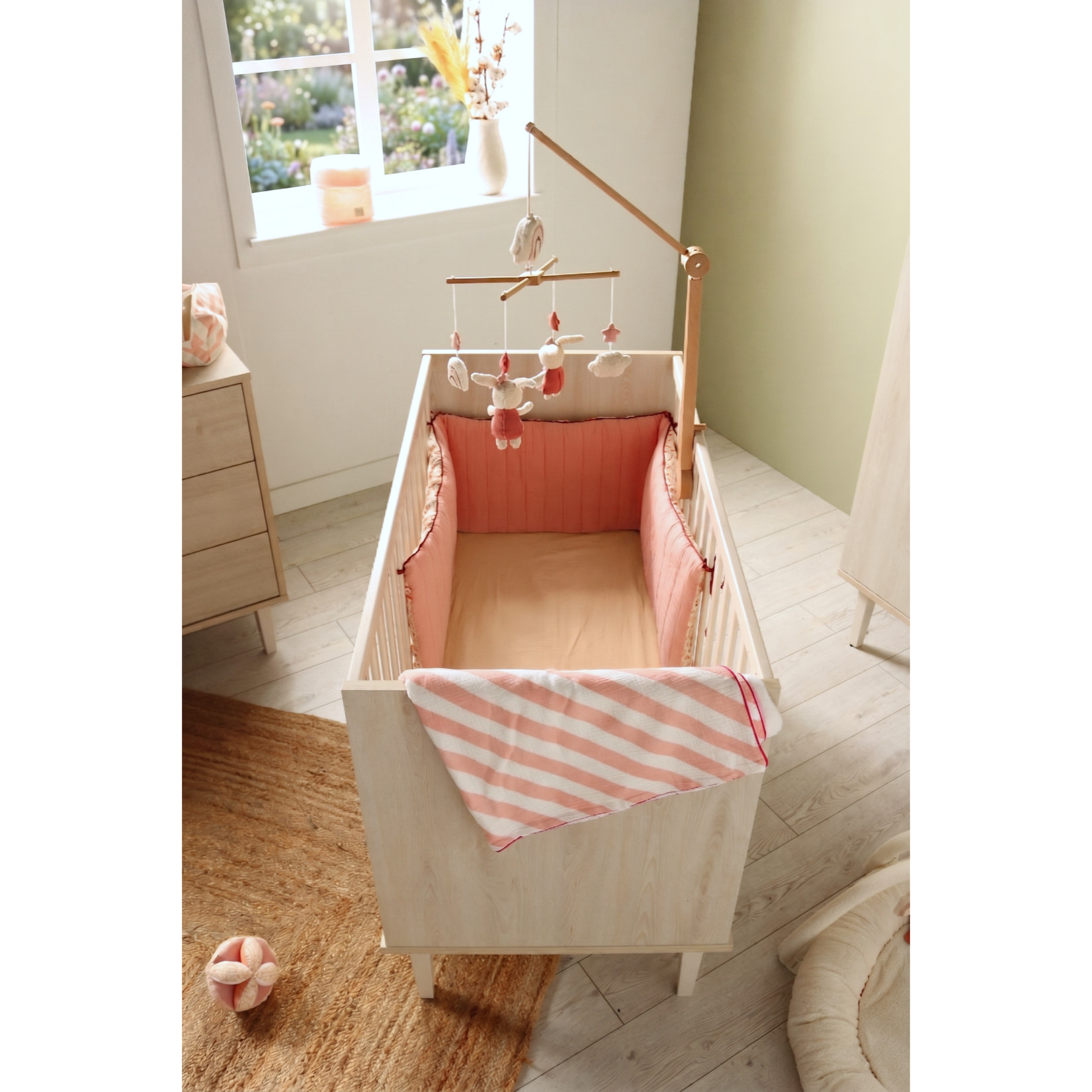Lit bébé 120x60 sur pieds - décor bois hêtre cendré