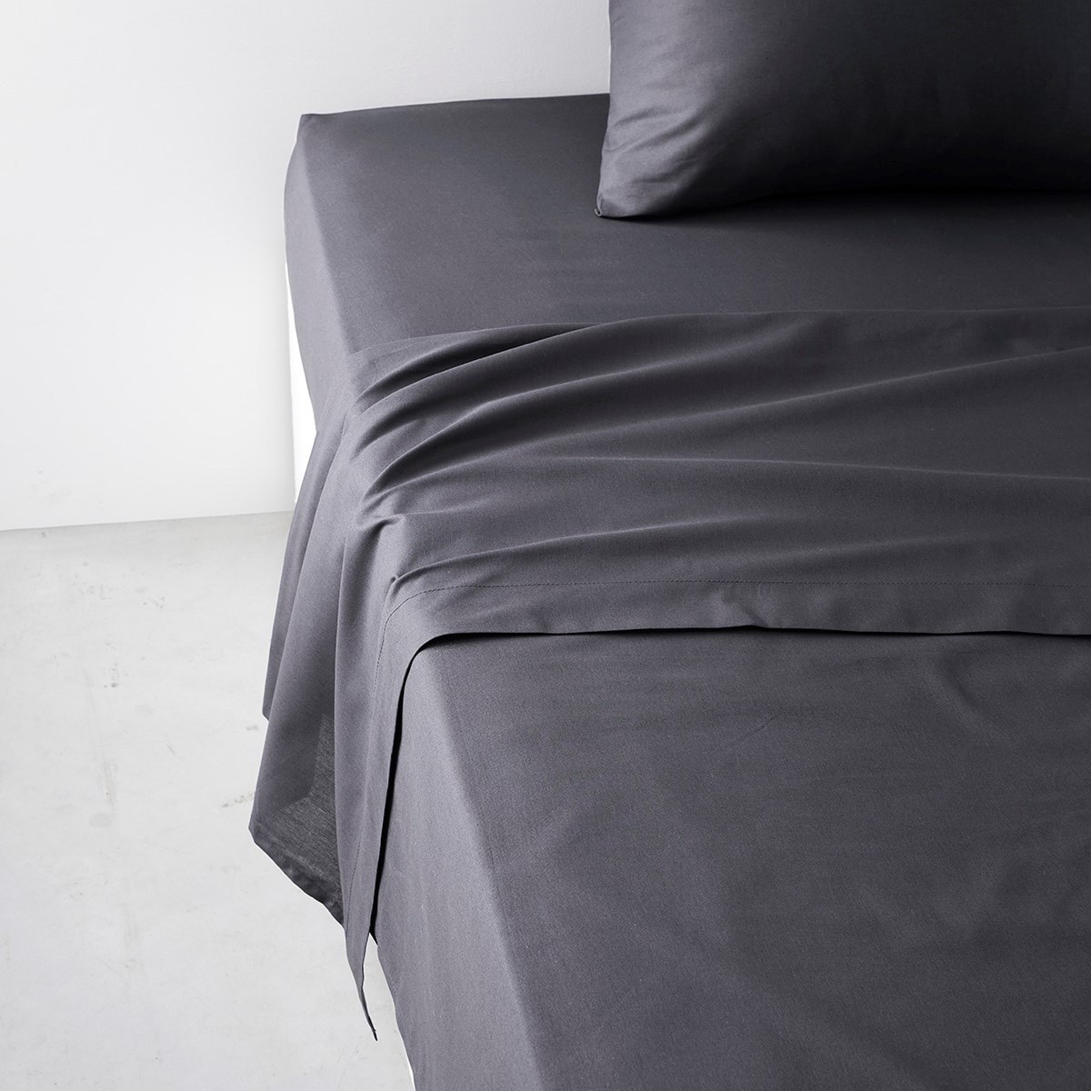 Drap plat pour lit 2 personnes uni ESSENTIAL gris anthracite