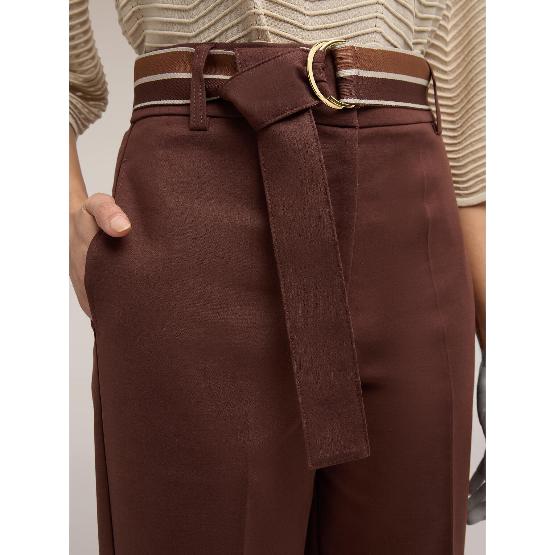 Motivi - Pantaloni regular con cintura - Marrone