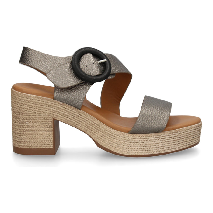 Sandalia de tacon para mujer diseño moderno elegante y comodo con tiras cruzadas en el talon.