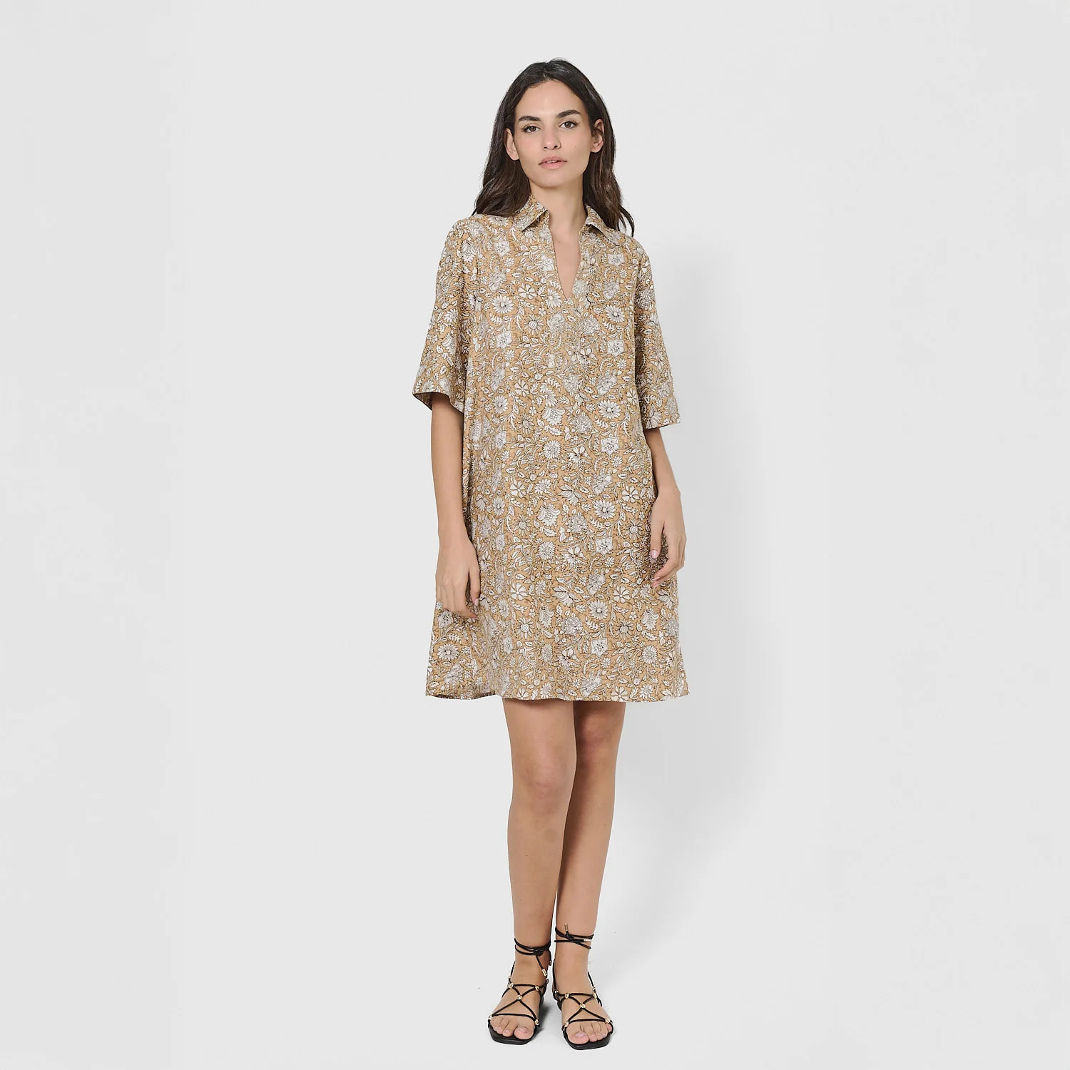 Vestito corto in filo mastella ocre