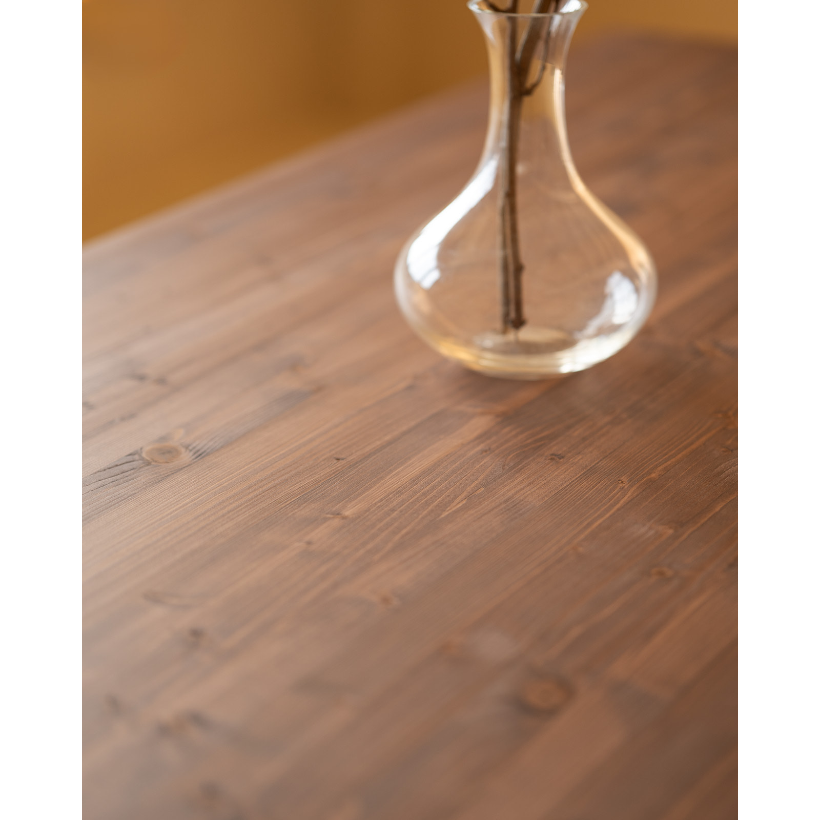 Mesa de comedor de madera maciza en tono nogal de varias medidas