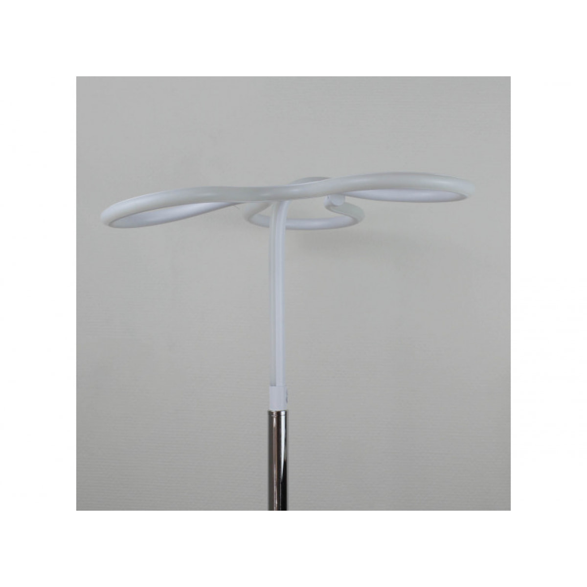 Lampadaire design et original LED angulaire - CALUM