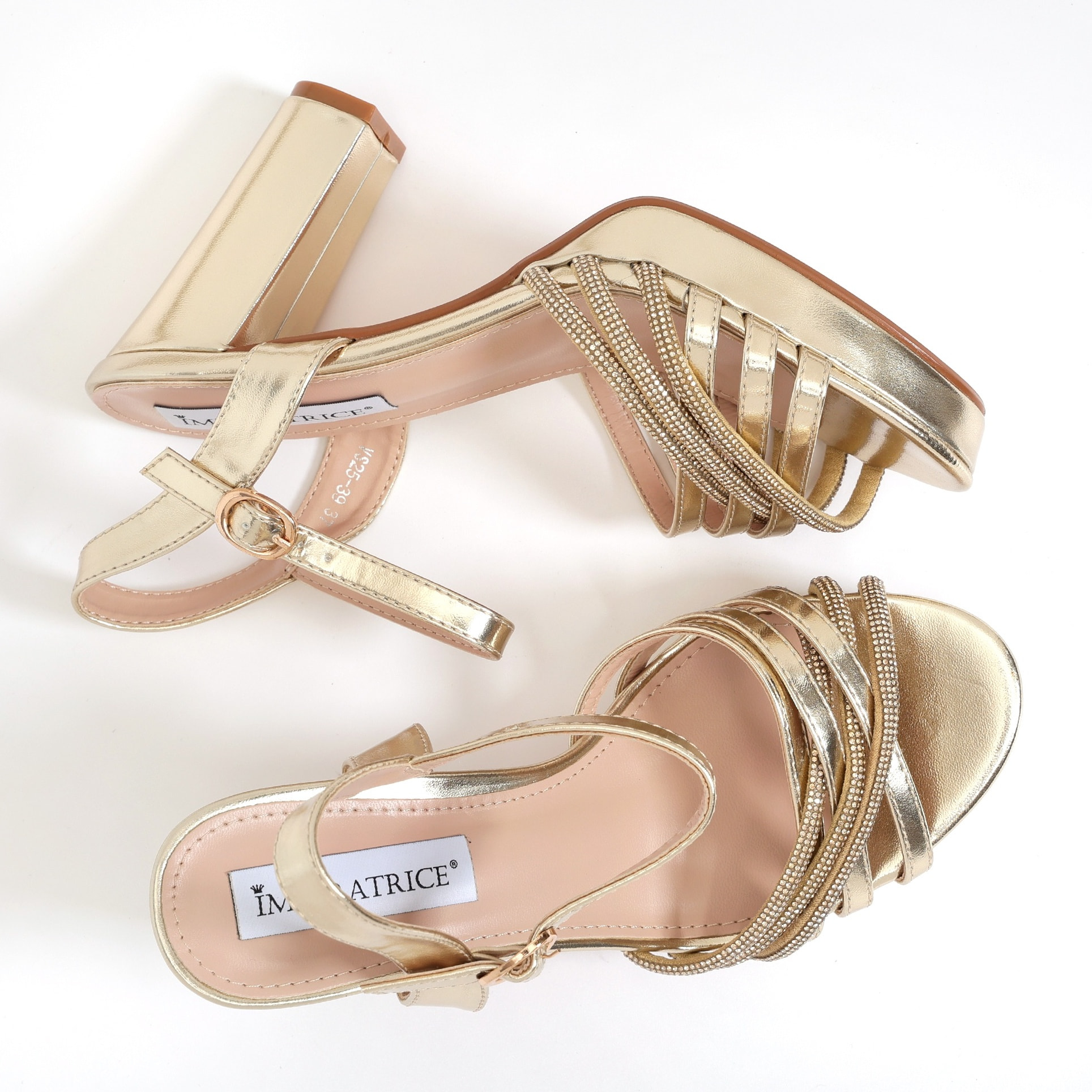 Sandali in simil pelle con tacco alto comodo e fasce ricoperte di strass