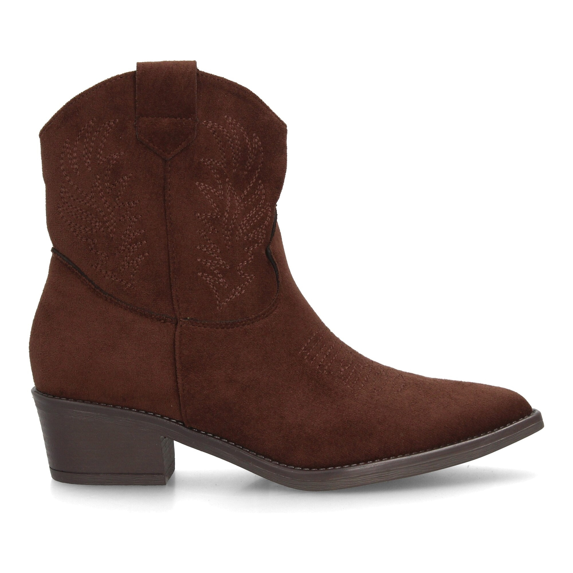 Botin campero casual con bordados.