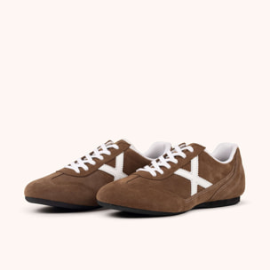 Zapatilla urbana de ante marrón con diseño contemporáneo MUNICH DRIFT 06