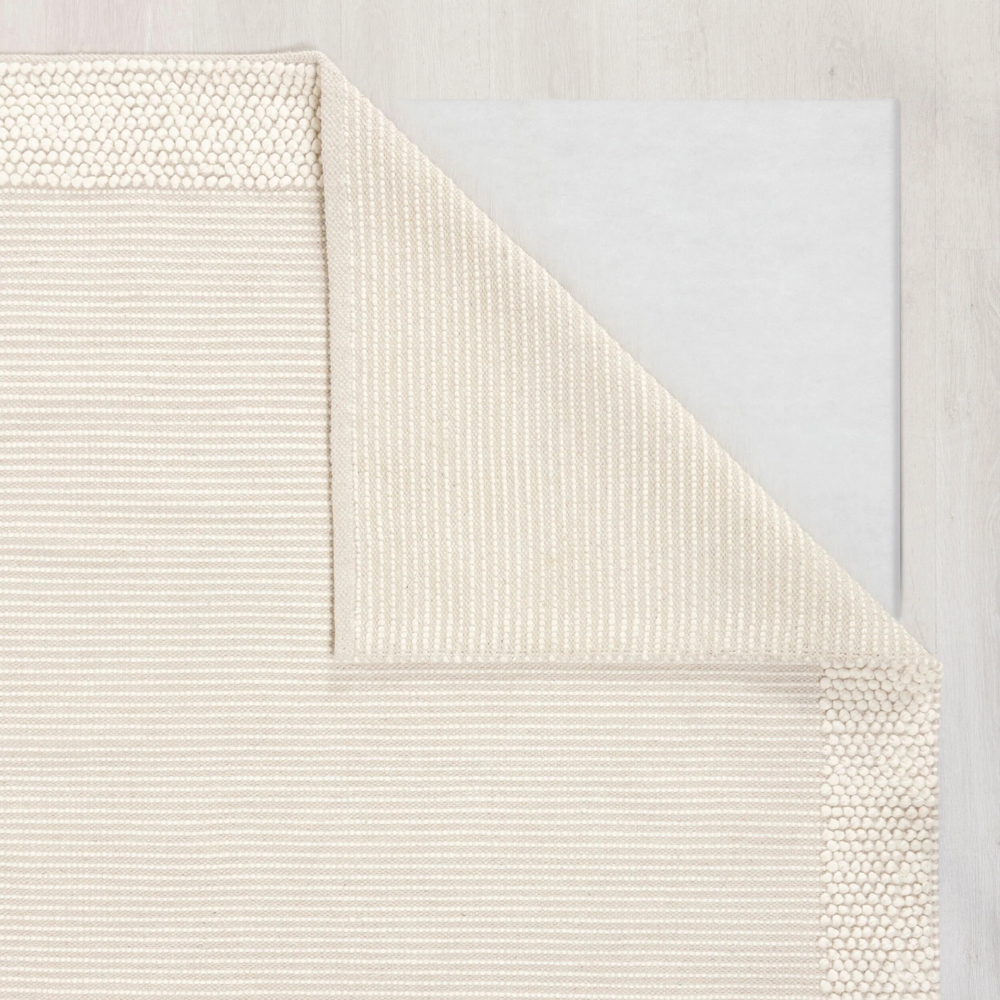 Tapis en laine à bordure BOBBLE