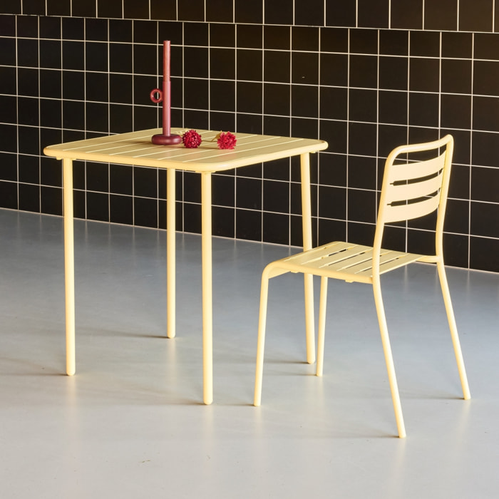 Table de jardin métal 2 places. jaune. Amelia. 70x70cm. traitement antirouille. lattes et bords arrondis