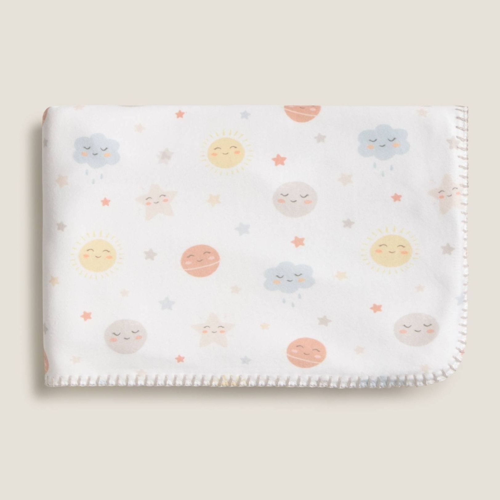 Mantita polar estampada cielo Moony color blanco Poliéster