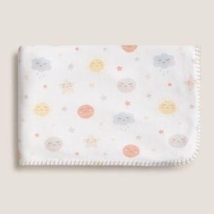 Mantita polar estampada cielo Moony color blanco Poliéster