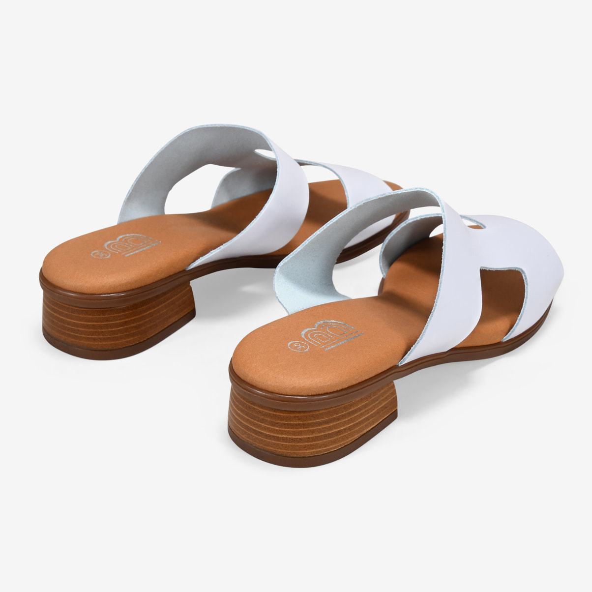 Sandalias de tacón blancas en piel