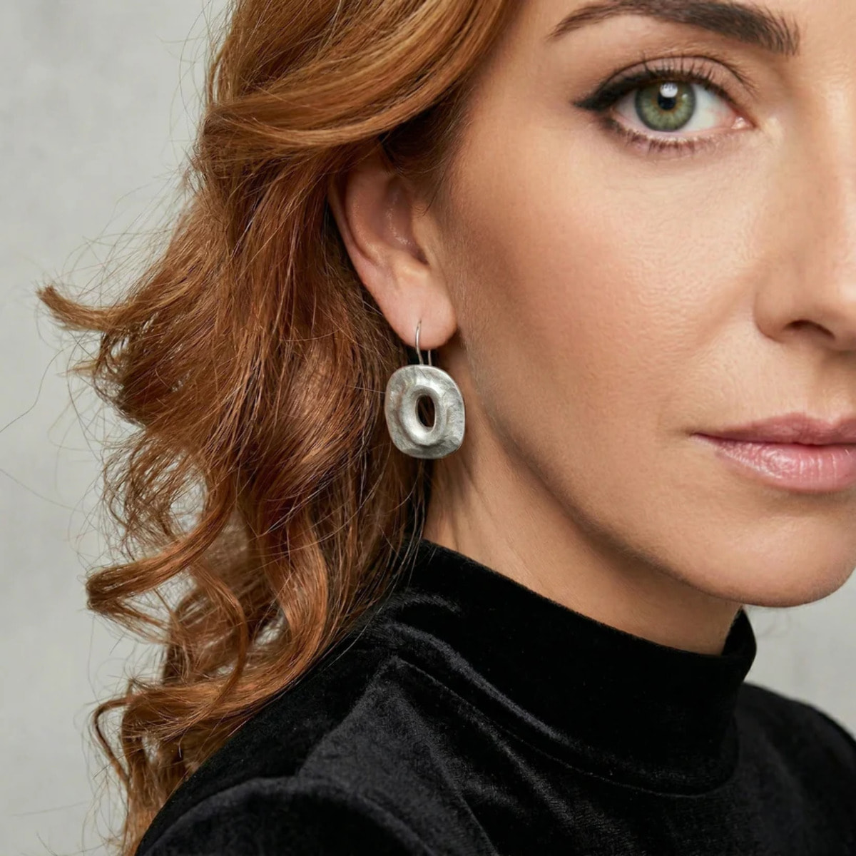 pendiente Savage dormilona plata