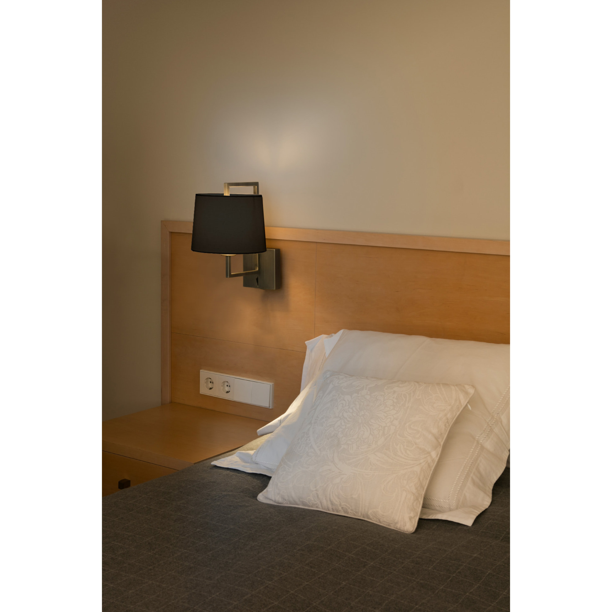 FRAME Lampe applique vieil or/noire