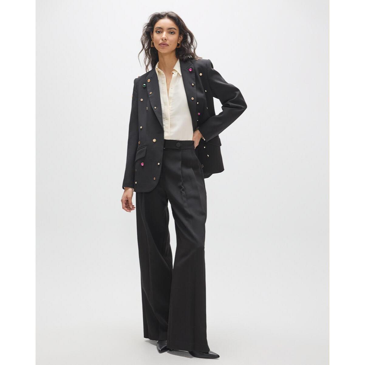 Blazer aderente con borchie