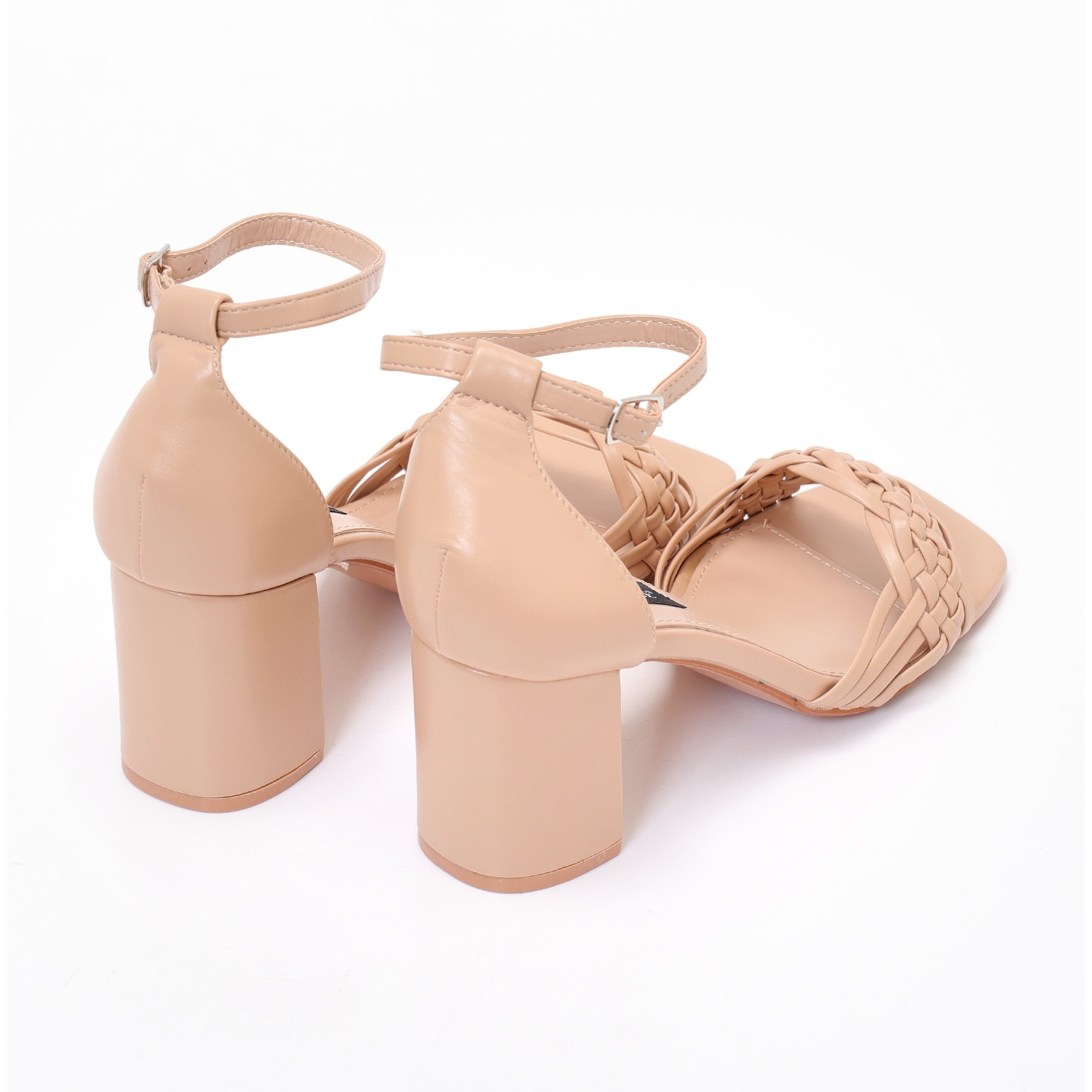 Sandali in simil pelle con fascia intrecciata e tacco alto comodo