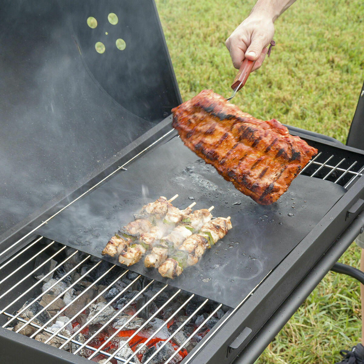 Pack Barbecue au Charbon de Bois Pliable en Acier Inoxydable et Tapis de Cuisson pour Four et Barbecue InnovaGoods
