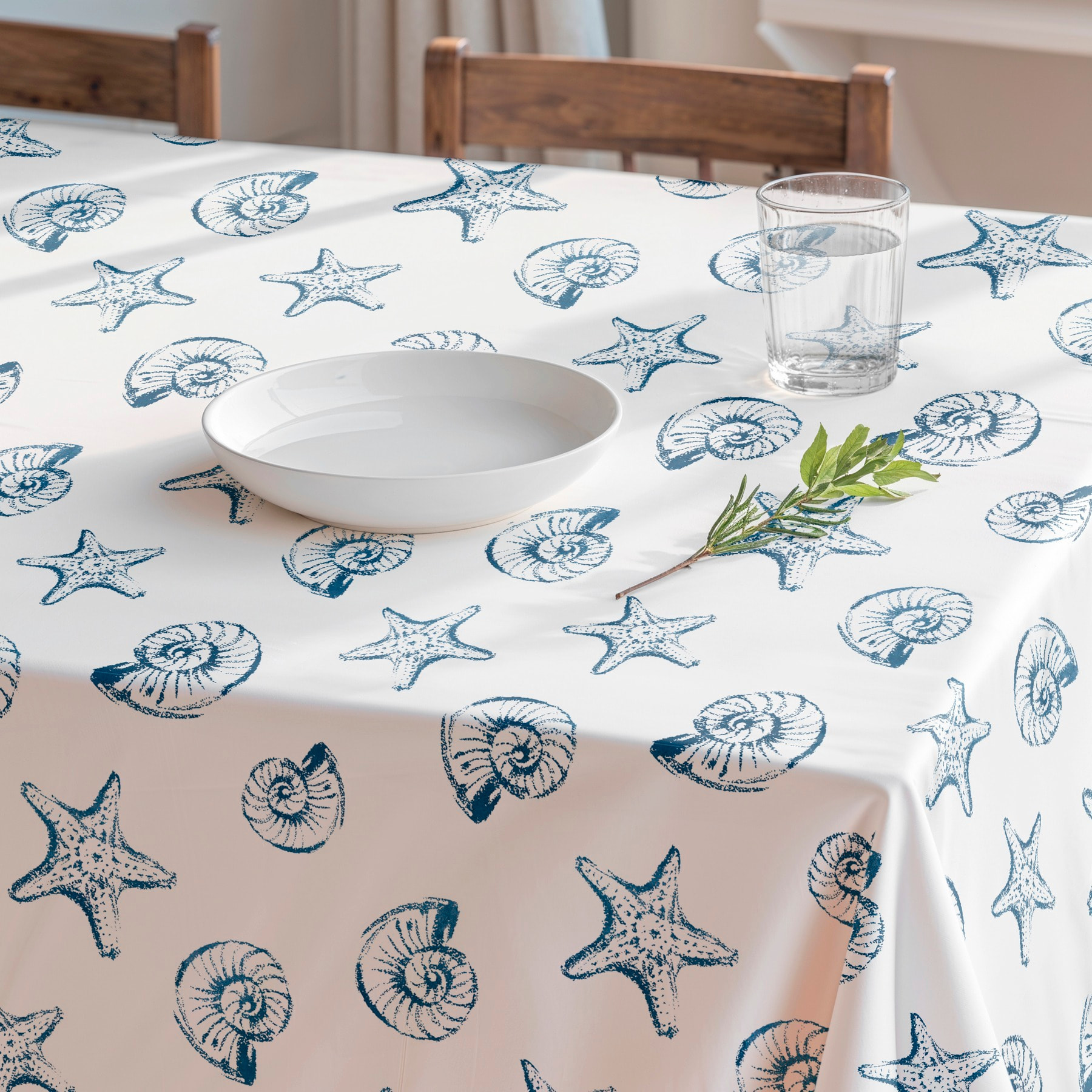 Nappe imprimée anti-tâches MYRTOS BLEU