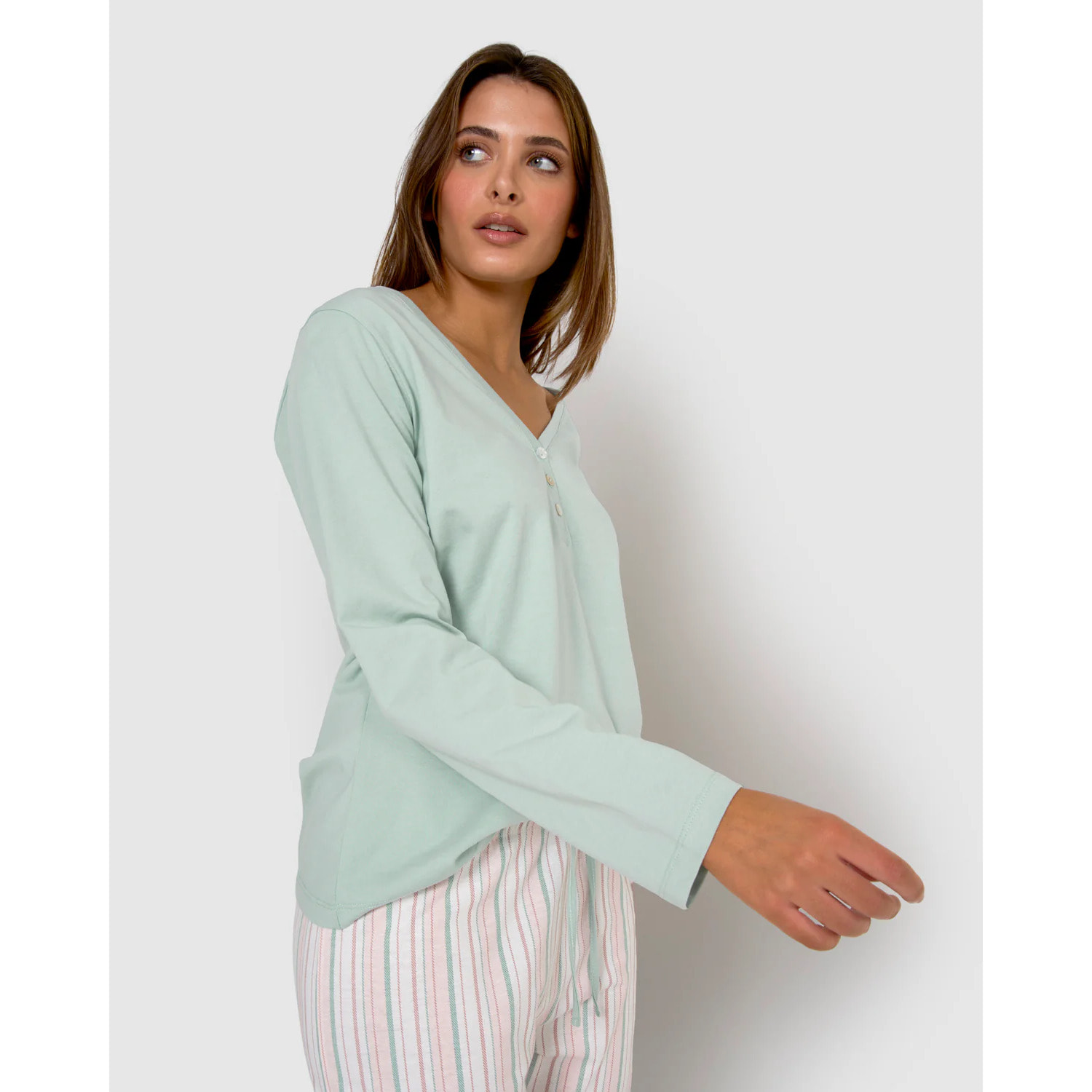 Pigiama lungo in cotone color verde acqua con scollo a v