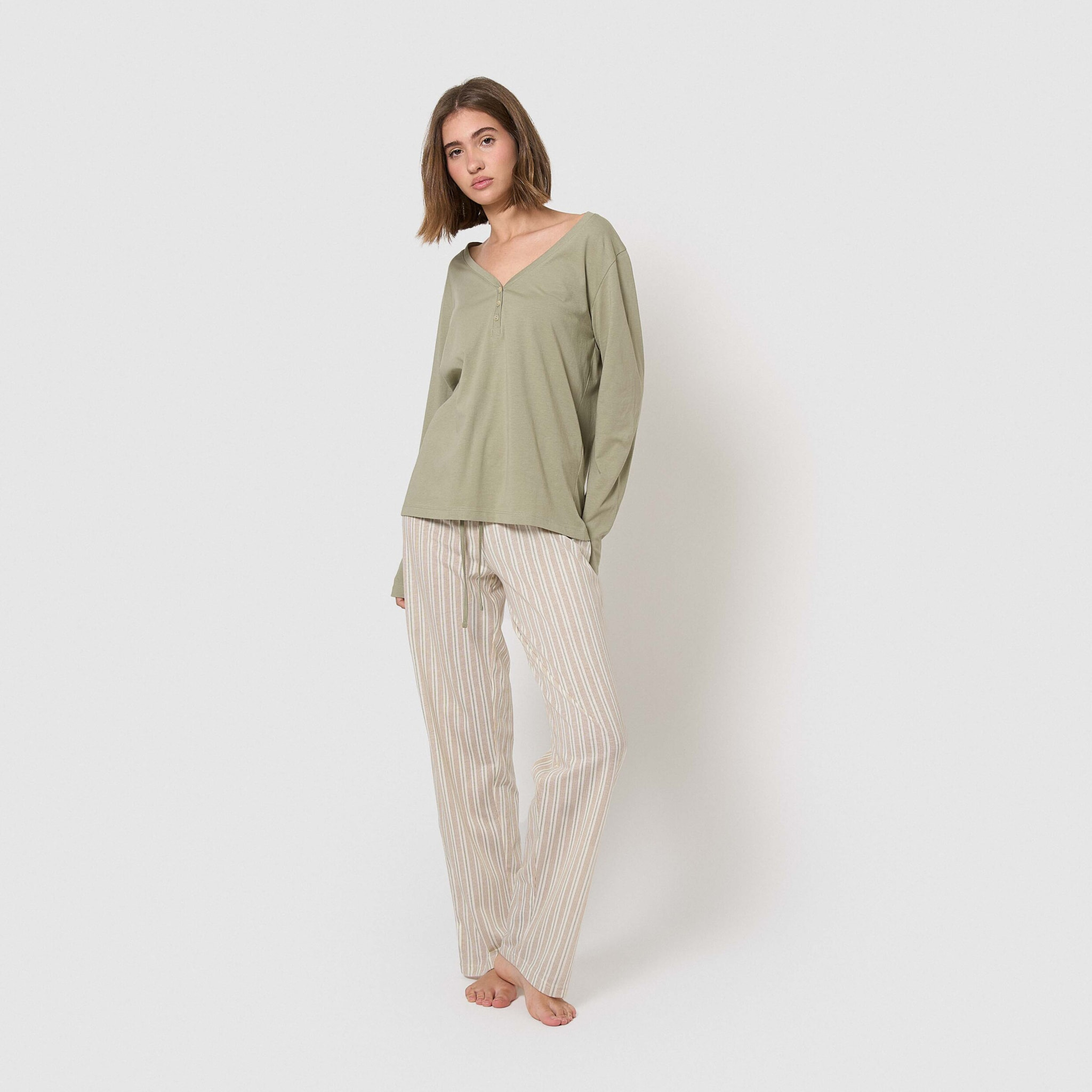 Pigiama lungo rita in cotone verde con scollo a v