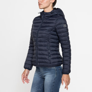 GIUBBOTTO RESISTENTE ALLA PIOGGIA CON IMBOTTITURA ULTRA LEGGERA. Vestibilità regolare.