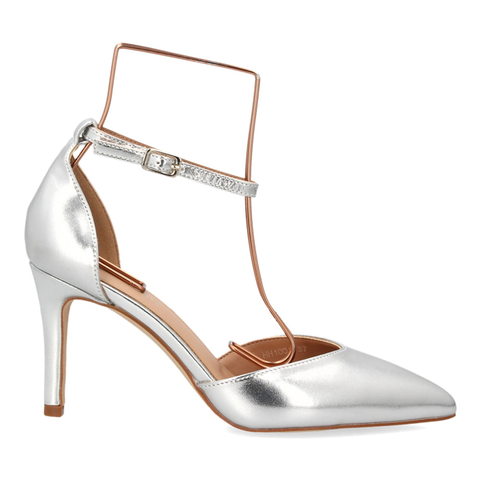 Zapatos elegantes de tacón fino para mujer.