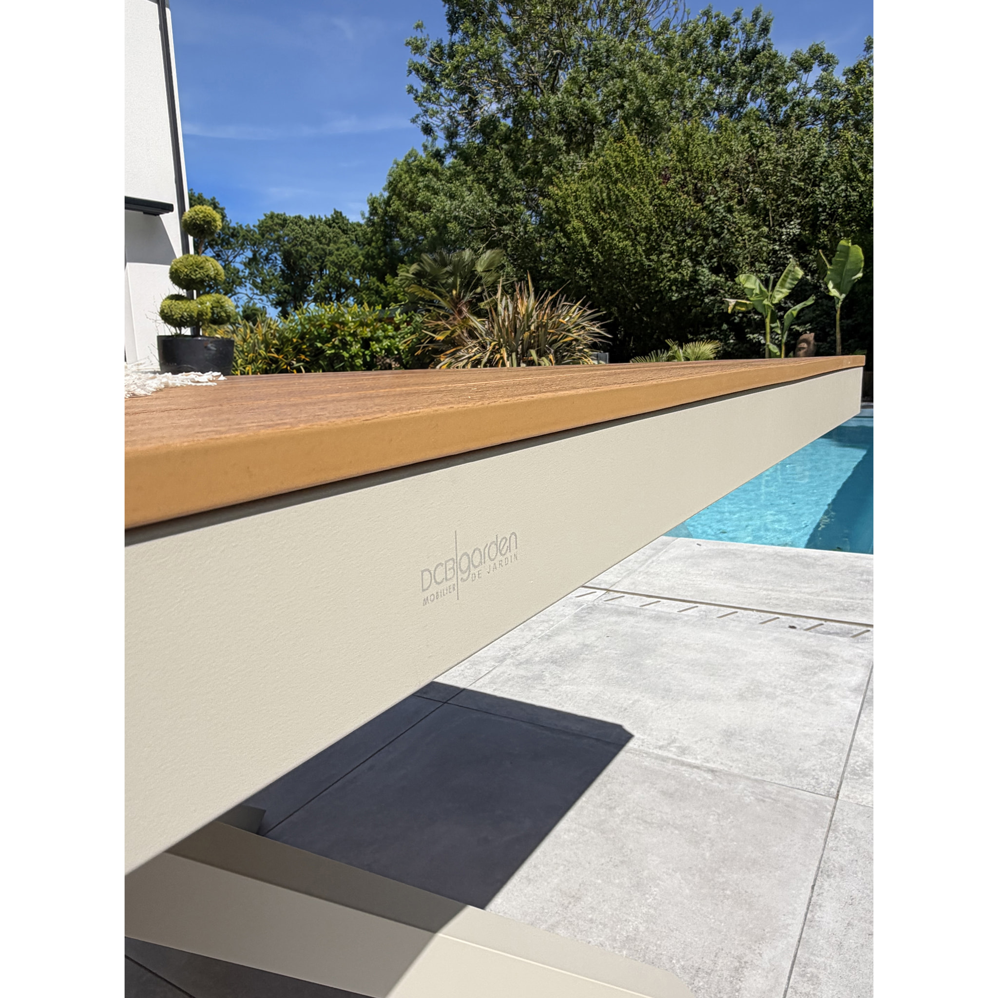 LAMU - Table de jardin en alu plateau polywood  aspect bois - Grège