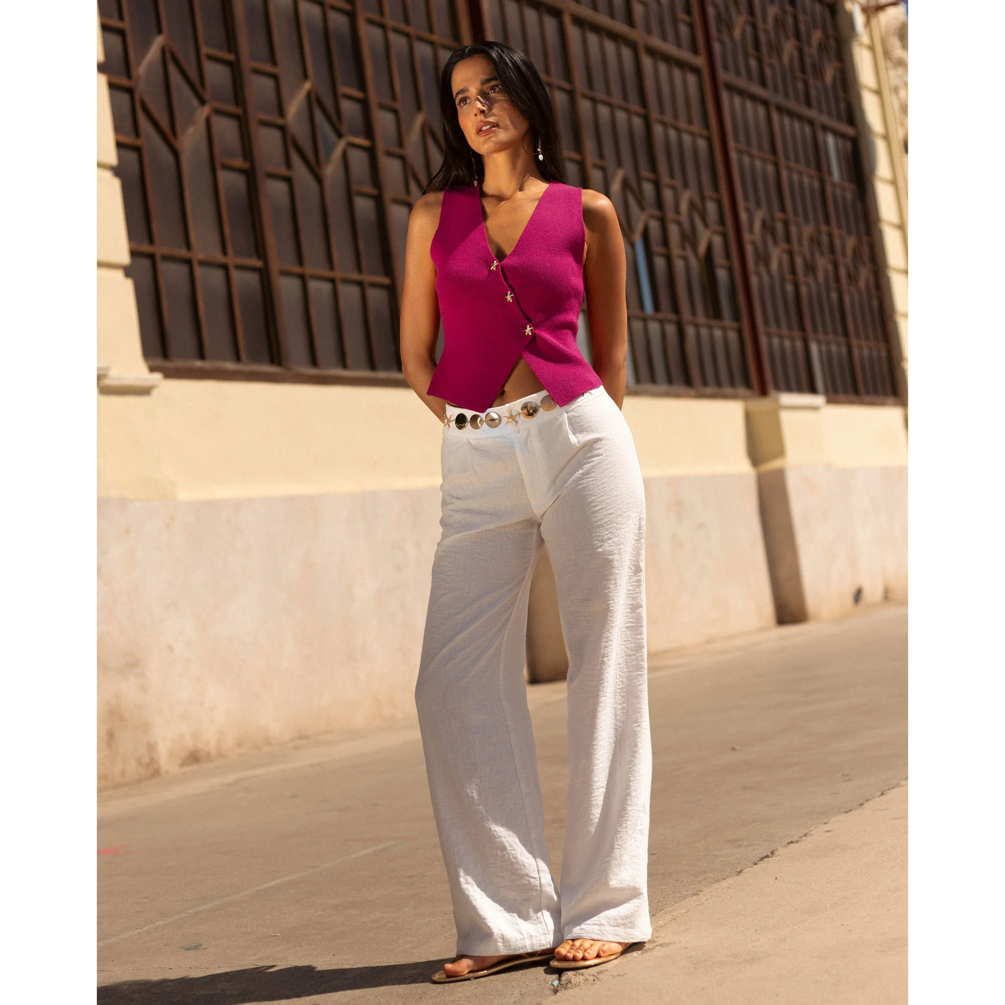 Chaleco de mujer crop con cierre cruzado y escote pico