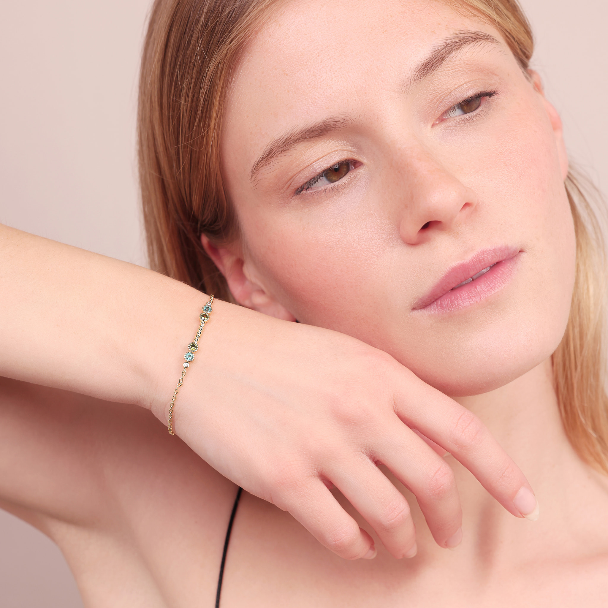 Bracciale con Elemento Texture Corda e Cubic Zirconia Blu, Verdi e Bianche