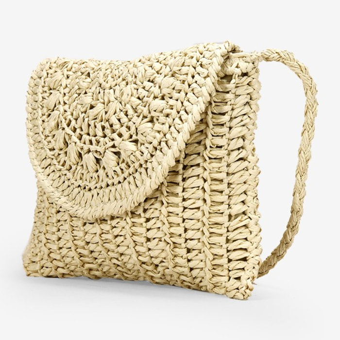 Bolso de rafia beige tipo bandolera con solapa