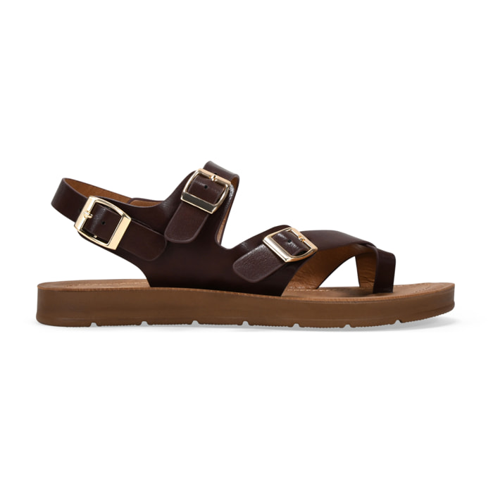 Sandalias de dedo marrones con hebillas