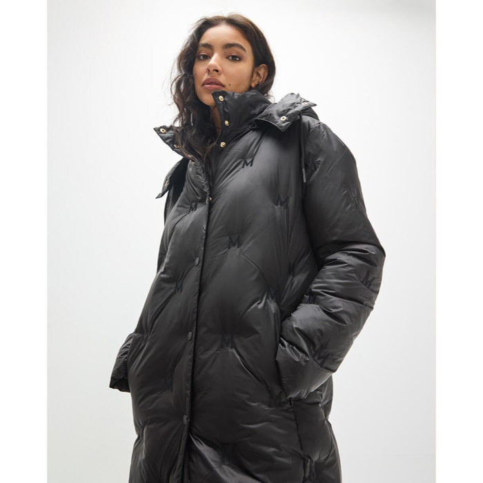 Cappotto lungo trapuntato con M ricamate
