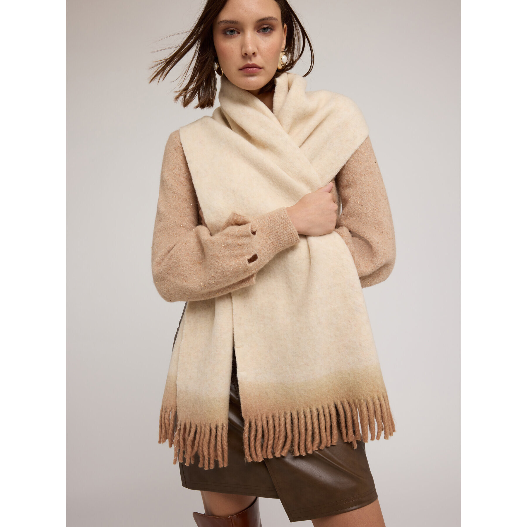 Motivi - Bufanda larga degradada con flecos - Beige