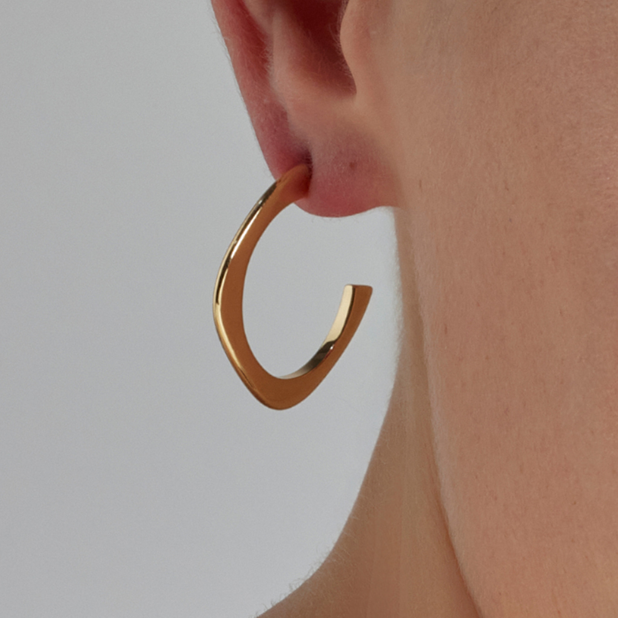 Pendientes de 20mm de diámetro acabados en rodio