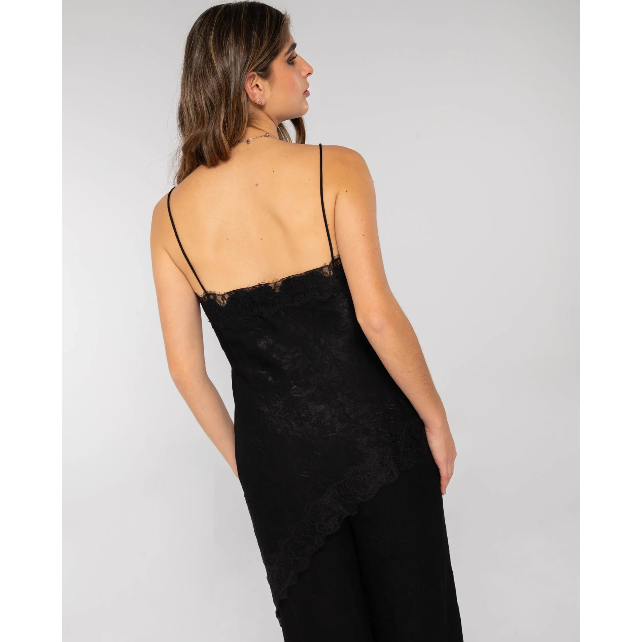 Top de mujer lencero con encaje y tirantes