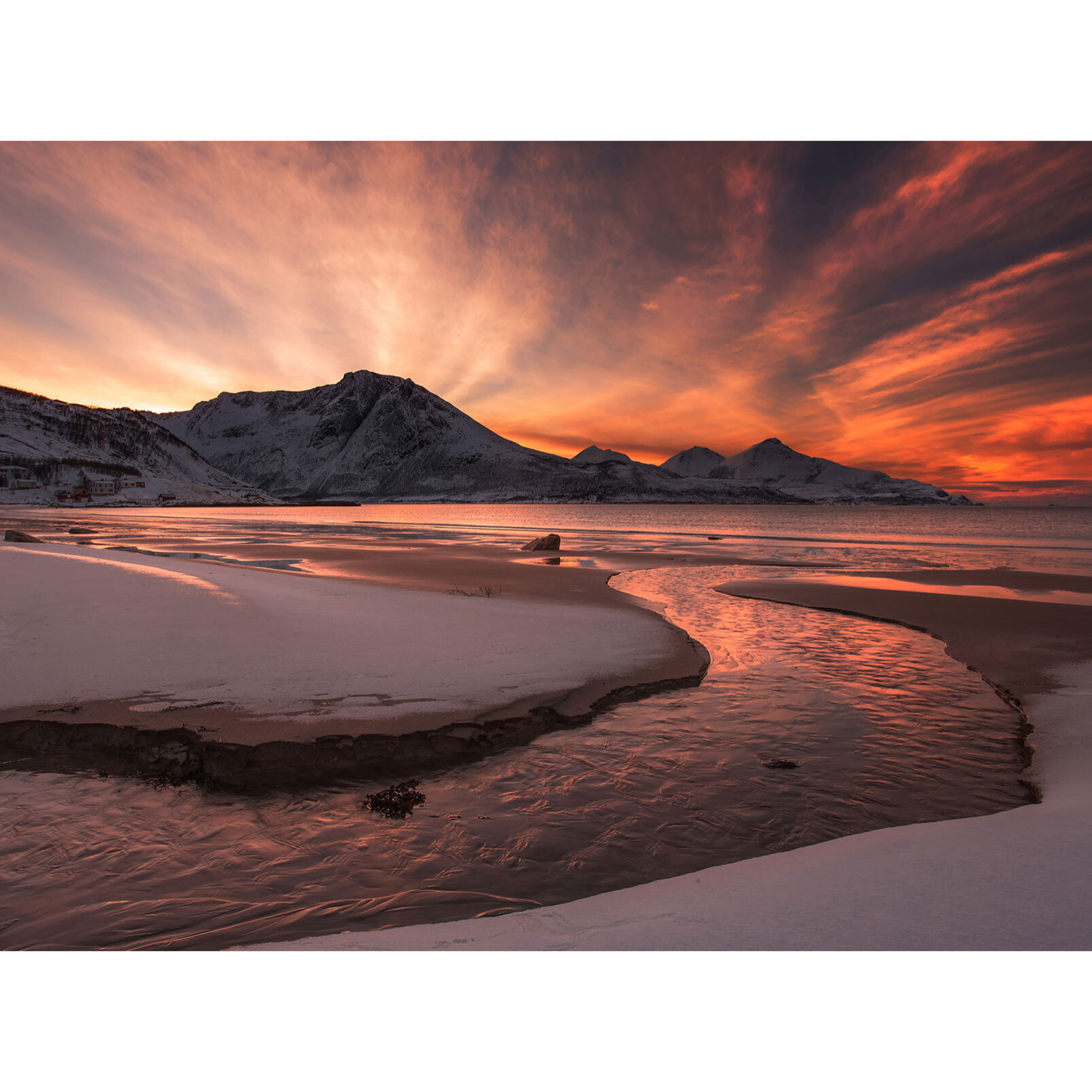 Papier peint panoramique coucher de soleil sous la neige Intissé