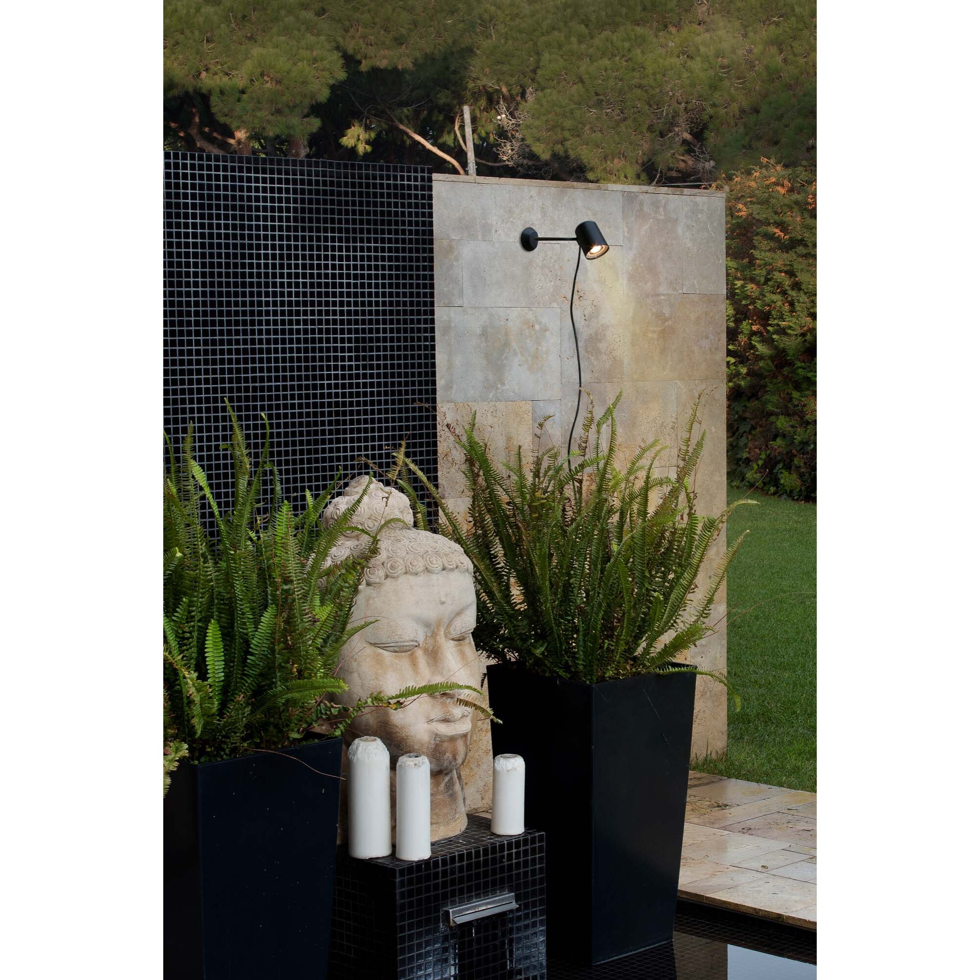 FLOW Aplique con estaca negra