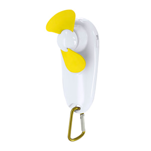 Ventilador portátil con linterna LED integrada y mosquetón para transporte.