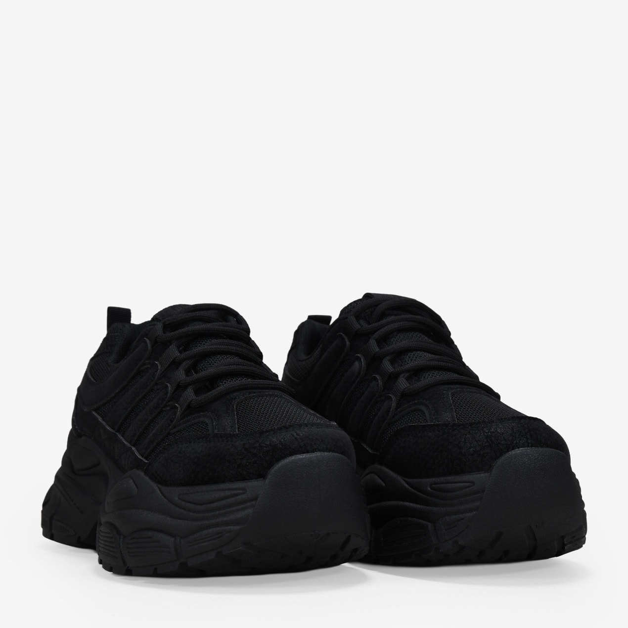 Zapatillas de plataforma negras con rejilla y cordones