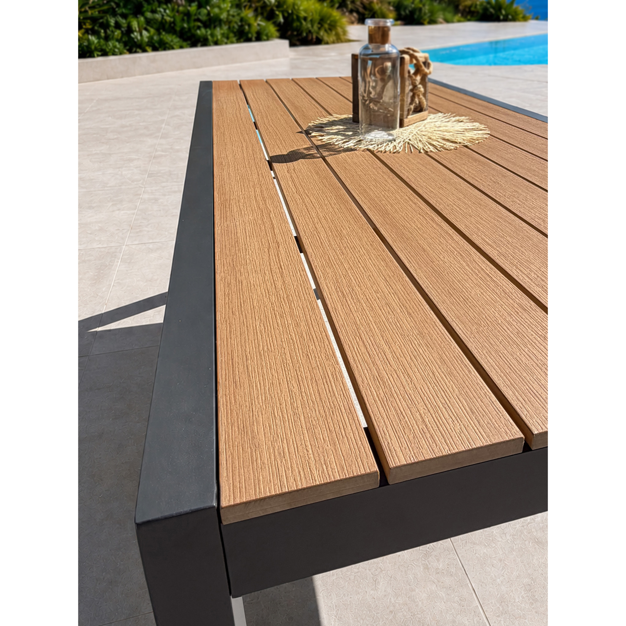 TONGA - Table de jardin en alu plateau polywood aspect bois