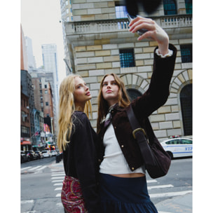 Vestido de punto elástico con flecos y corte ajustado