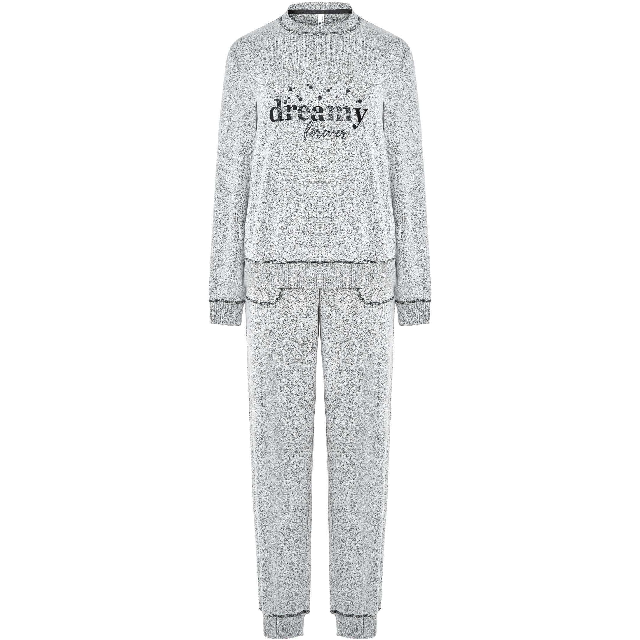 Pijama mujer con agradable tejido vigoré, detalle bordado, escote redondo, manga larga y pantalón largo terminado con elástico
