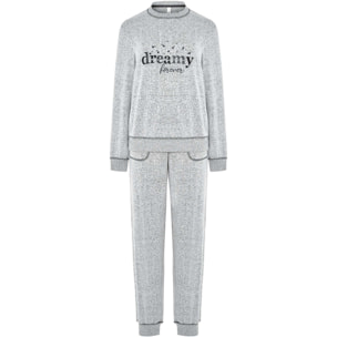 Pijama mujer con agradable tejido vigoré, detalle bordado, escote redondo, manga larga y pantalón largo terminado con elástico