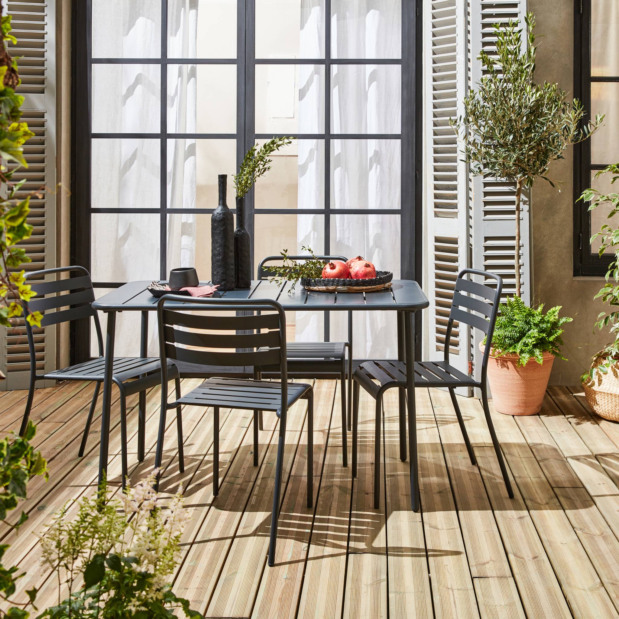 Table de jardin métal + 4 assises anthracite en acier. Amelia. 120 x 70 x 72.5 cm