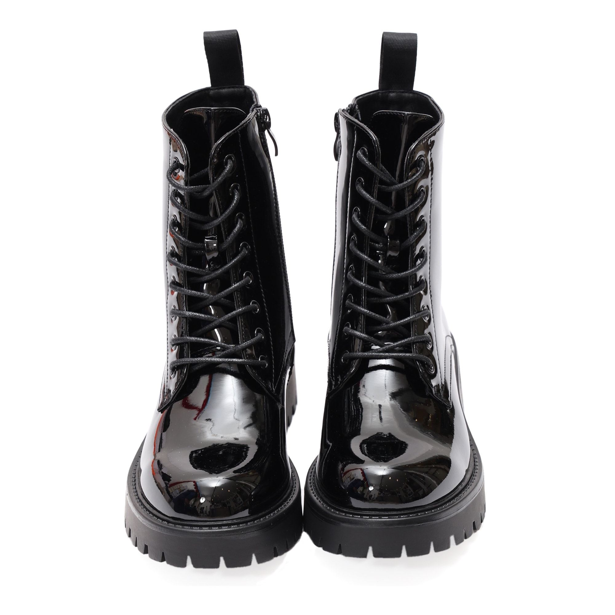 Anfibi in simil pelle verniciata con stringhe