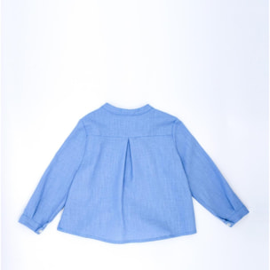 Camisa de lino azul. Cuello mao y tapeta con botones en el centro.