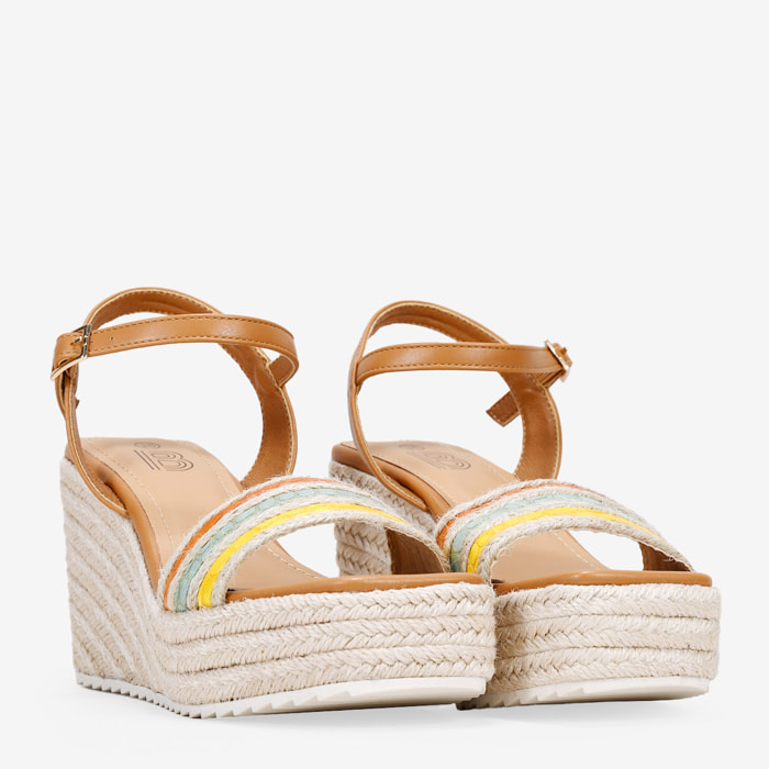 Sandalias de cuña cuero con cierre de hebilla